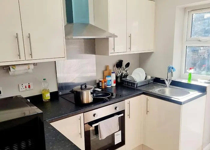 Stylish Apartment, Self Check-In, Ideal 4 Contractors, 25Mins To Gatwick Airport