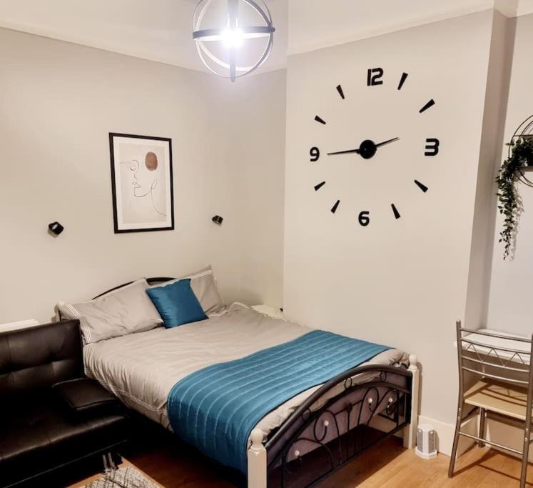 Stylish Apartment, Self Check-in, Ideal 4 Contractors, 25mins To Gatwick Airport * Thornton Heath