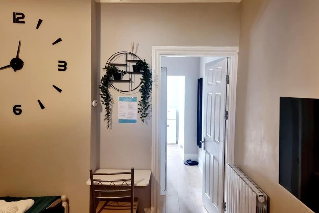 Stylish Apartment, Self Check-in, Ideal 4 Contractors, 25mins To Gatwick Airport Apartment Thornton Heath