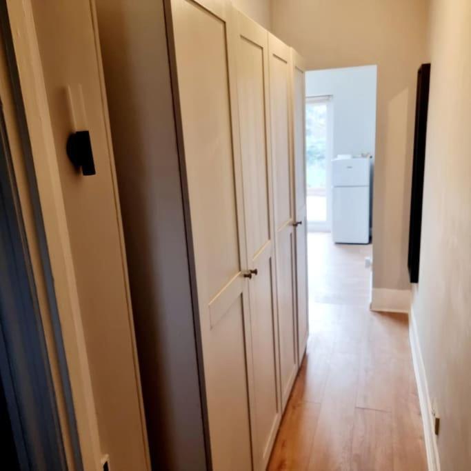 Stylish Apartment, Self Check-in, Ideal 4 Contractors, 25mins To Gatwick Airport *