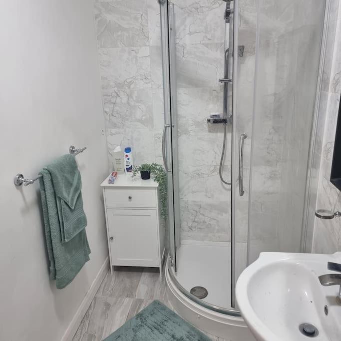 Apartment Stylish Apartment, Self Check-in, Ideal 4 Contractors, 25mins To Gatwick Airport Thornton Heath