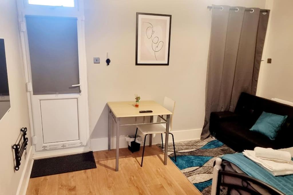 Apartment Stylish Apartment, Self Check-in, Ideal 4 Contractors, 25mins To Gatwick Airport Thornton Heath