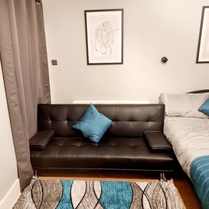 Apartment Stylish Apartment, Self Check-in, Ideal 4 Contractors, 25mins To Gatwick Airport