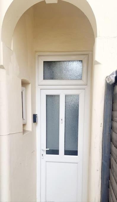 Stylish Apartment, Self Check-in, Ideal 4 Contractors, 25mins To Gatwick Airport * Thornton Heath